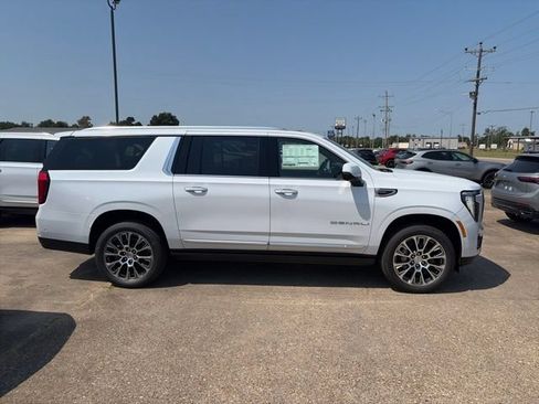 New 2026 GMC Yukon XL Denali w/ Sun & Power Step Package AWD/4WD image 7