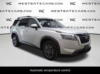 Used 2024 Nissan Pathfinder SV video 2