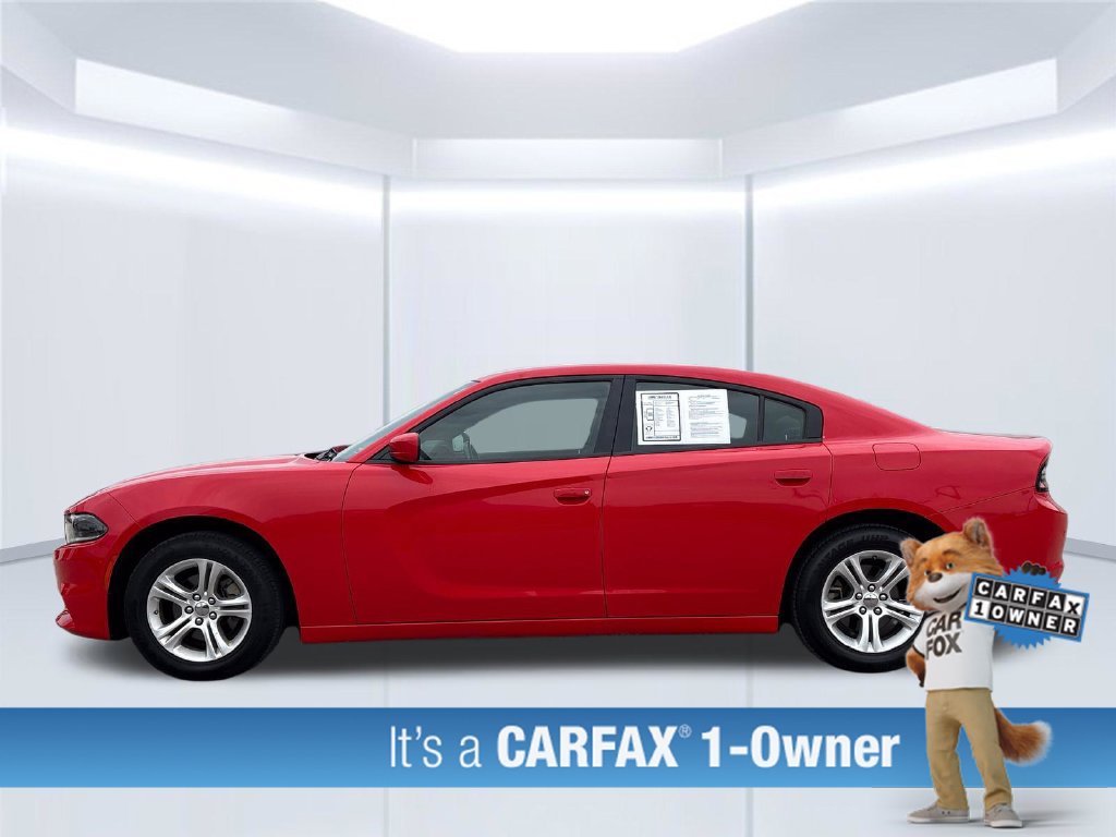 Used 2022 Dodge Charger SXT RWD image 2