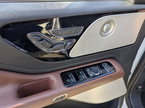 Used 2025 Lincoln Aviator Reserve w/ Equipment Group 201A AWD/4WD image 16