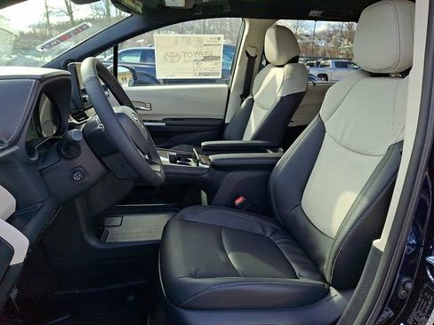 New 2026 Toyota Sienna Limited AWD/4WD image 7