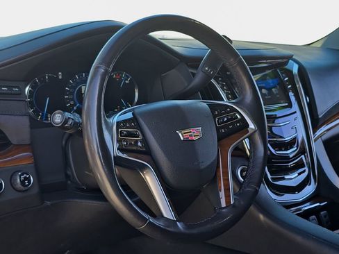 Used 2018 Cadillac Escalade Luxury AWD/4WD image 21