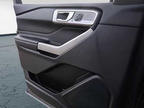 Used 2023 Ford Explorer Limited w/ Equipment Group 301A image 25