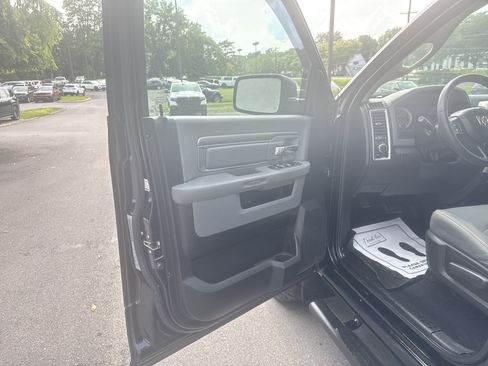 Used 2020 RAM 1500 Classic SLT AWD/4WD image 17