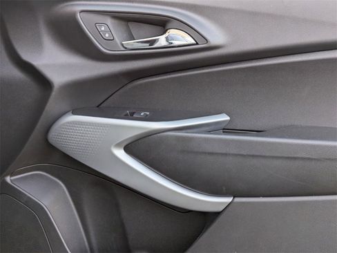 Used 2025 Chevrolet Trax LS image 32