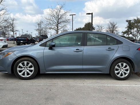 Certified 2025 Toyota Corolla LE image 9