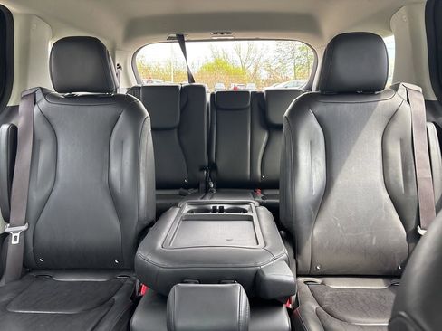 Used 2023 Kia Carnival LX FWD image 33