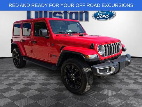 Used 2025 Jeep Wrangler Unlimited Sahara AWD/4WD image 3