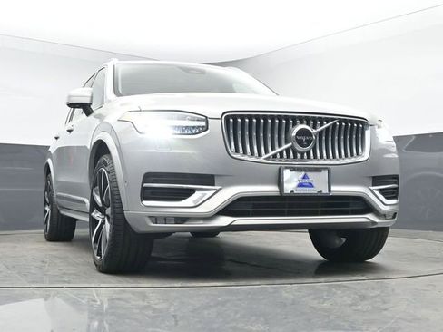 Used 2023 Volvo XC90 B6 Plus image 11