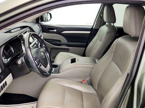 Used 2018 Toyota Highlander XLE AWD/4WD image 11
