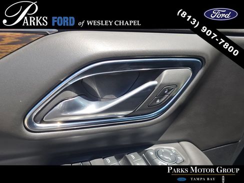 Used 2024 Chevrolet Suburban Premier AWD/4WD image 18