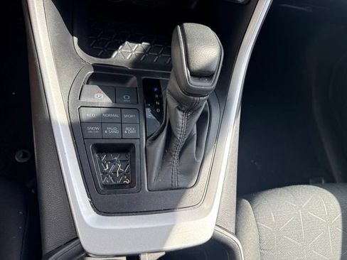 Used 2025 Toyota RAV4 XLE AWD/4WD image 22