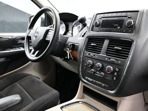 Used 2014 Dodge Grand Caravan SXT FWD image 15