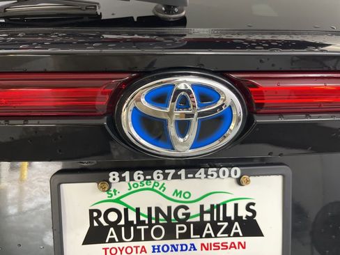 Used 2022 Toyota Venza Limited image 45