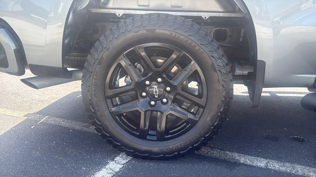 Used 2023 Chevrolet Silverado 1500 Custom w/ LPO, Dark Essentials Package RWD image 9
