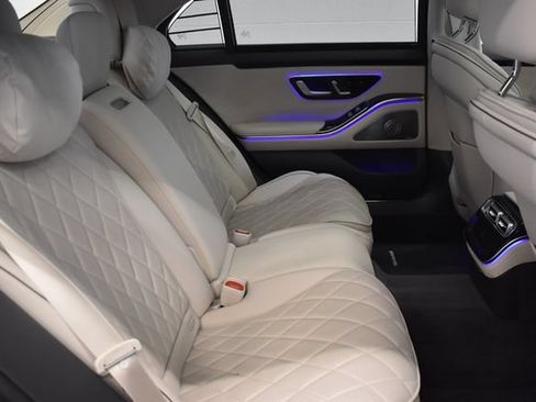 Used 2025 Mercedes-Benz S 580e 4MATIC Sedan image 17