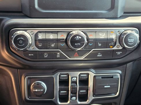 Used 2022 Jeep Wrangler Unlimited Sport AWD/4WD image 24