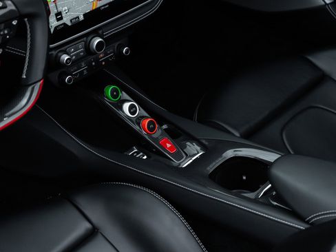 Used 2019 Ferrari Portofino image 20