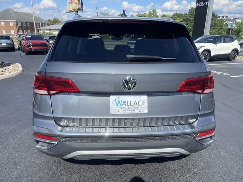 Used 2022 Volkswagen Taos SE w/ IQ.Drive SE Package FWD image 5