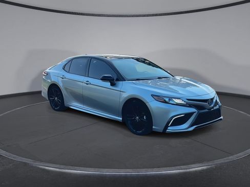 Used 2024 Toyota Camry XSE FWD image 2