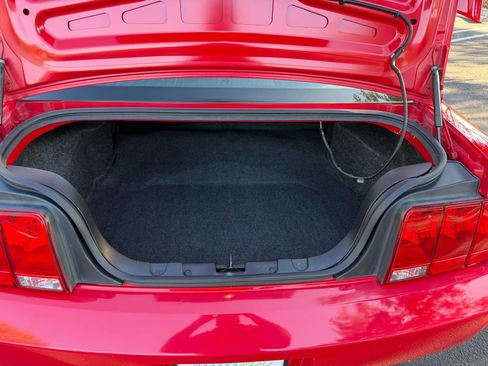 Used 2005 Ford Mustang Premium image 12