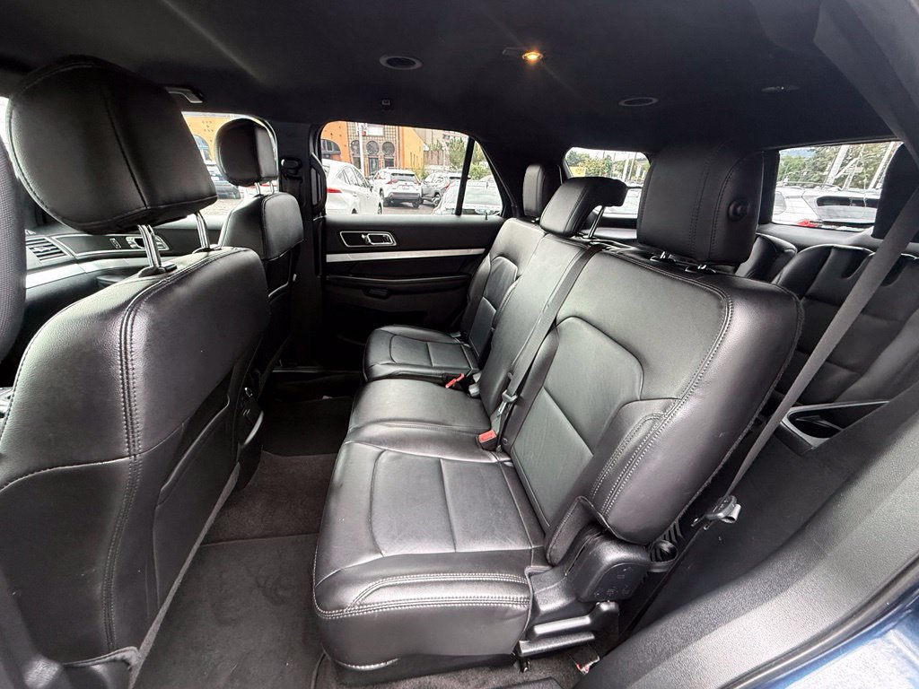 Used 2017 Ford Explorer XLT w/ Equipment Group 202A AWD/4WD image 16