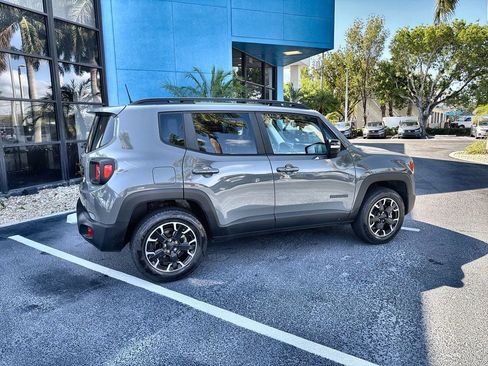 Used 2023 Jeep Renegade Latitude AWD/4WD image 8