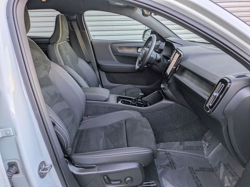 Certified 2023 Volvo C40 P8 Recharge Ultimate w/ Protection Package Premier image 31