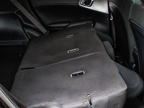 Used 2023 Kia Soul LX w/ LX Technology Package image 36