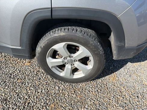 Used 2018 Jeep Compass Latitude w/ Popular Equipment Group image 5