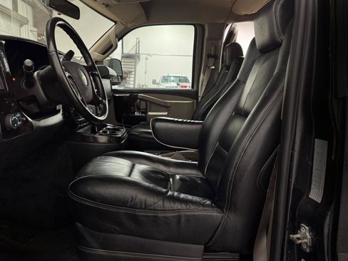 Used 2018 Chevrolet Express 2500 w/ Enhanced Convenience Package RWD image 5