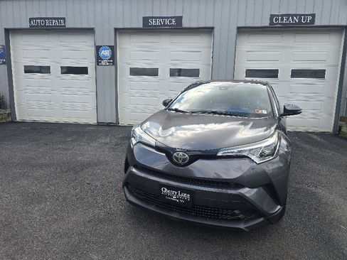 Used 2019 Toyota C-HR XLE FWD image 1