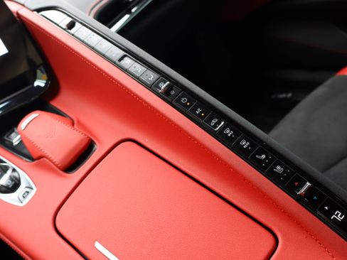 Used 2025 Chevrolet Corvette E-Ray w/ Stealth Interior Trim Package AWD/4WD image 28