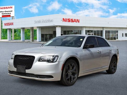 Used 2023 Chrysler 300 Touring w/ Sport Appearance Package RWD image 2