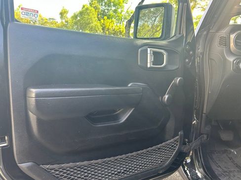 Used 2022 Jeep Wrangler Sport AWD/4WD image 16