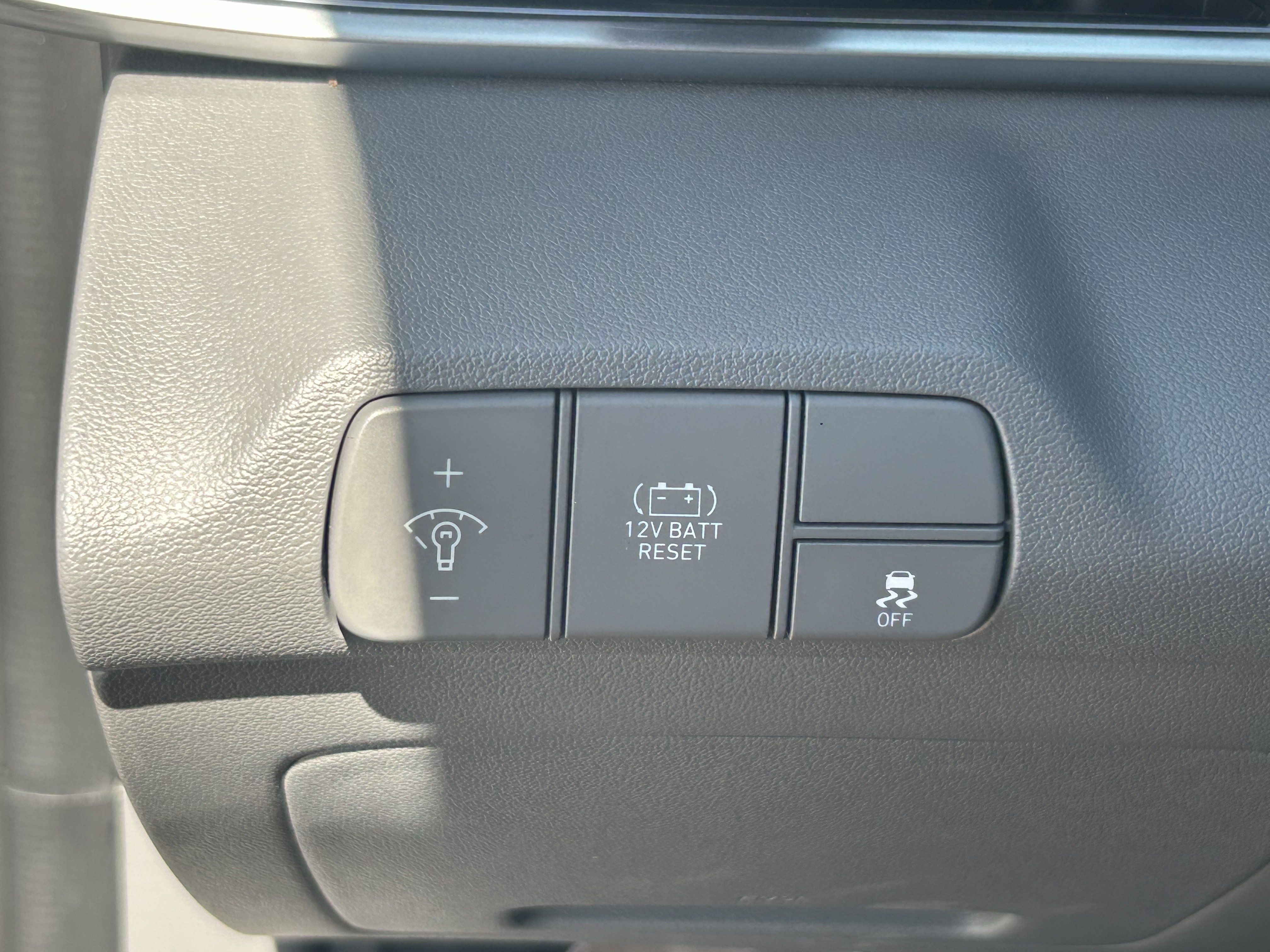 Used 2025 Hyundai Elantra SEL FWD image 31