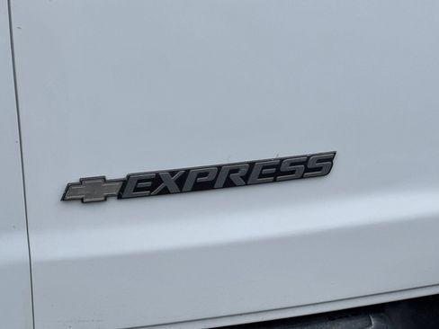 Used 2017 Chevrolet Express 3500 LT w/ LT Preferred Equipment Group RWD image 29