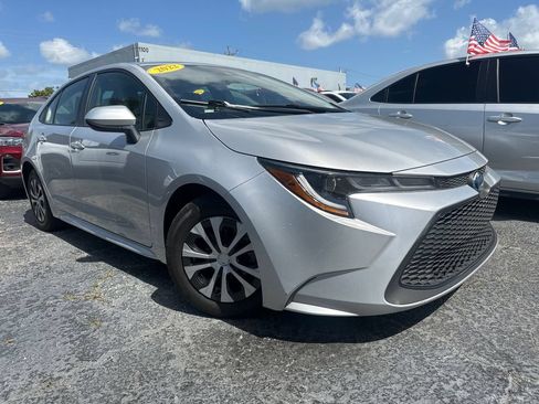 Used 2022 Toyota Corolla LE FWD image 3