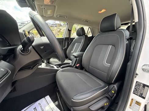 Certified 2024 Hyundai Venue Limited FWD image 15