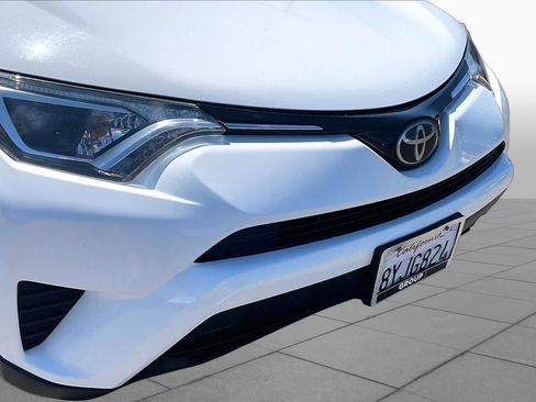 Used 2018 Toyota RAV4 LE w/ All Weather Liner Package FWD image 29