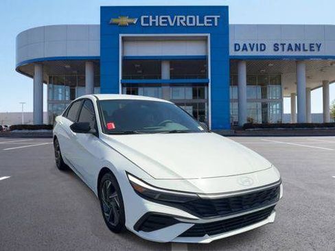 Used 2025 Hyundai Elantra Sport FWD image 2
