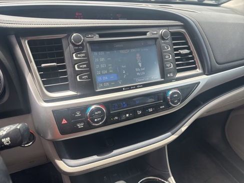Used 2017 Toyota Highlander XLE FWD image 10