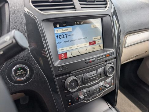 Used 2018 Ford Explorer XLT w/ Equipment Group 202A FWD image 18