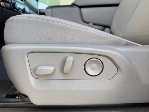 Used 2025 Chevrolet Silverado 1500 LT image 13