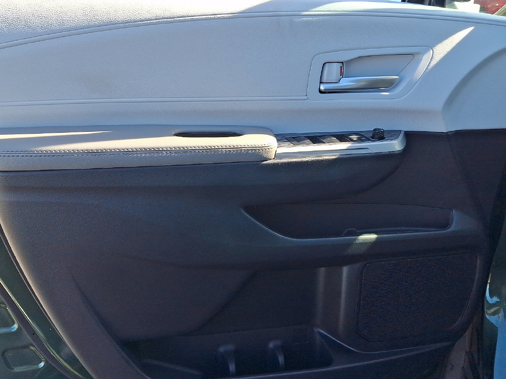 Certified 2025 Toyota Sienna XLE FWD image 16