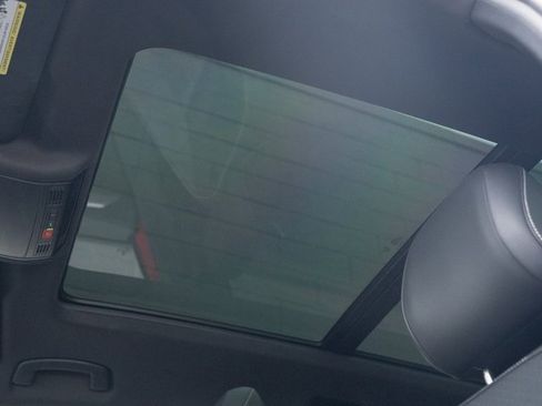 Used 2024 Volkswagen Tiguan SE R-Line image 30