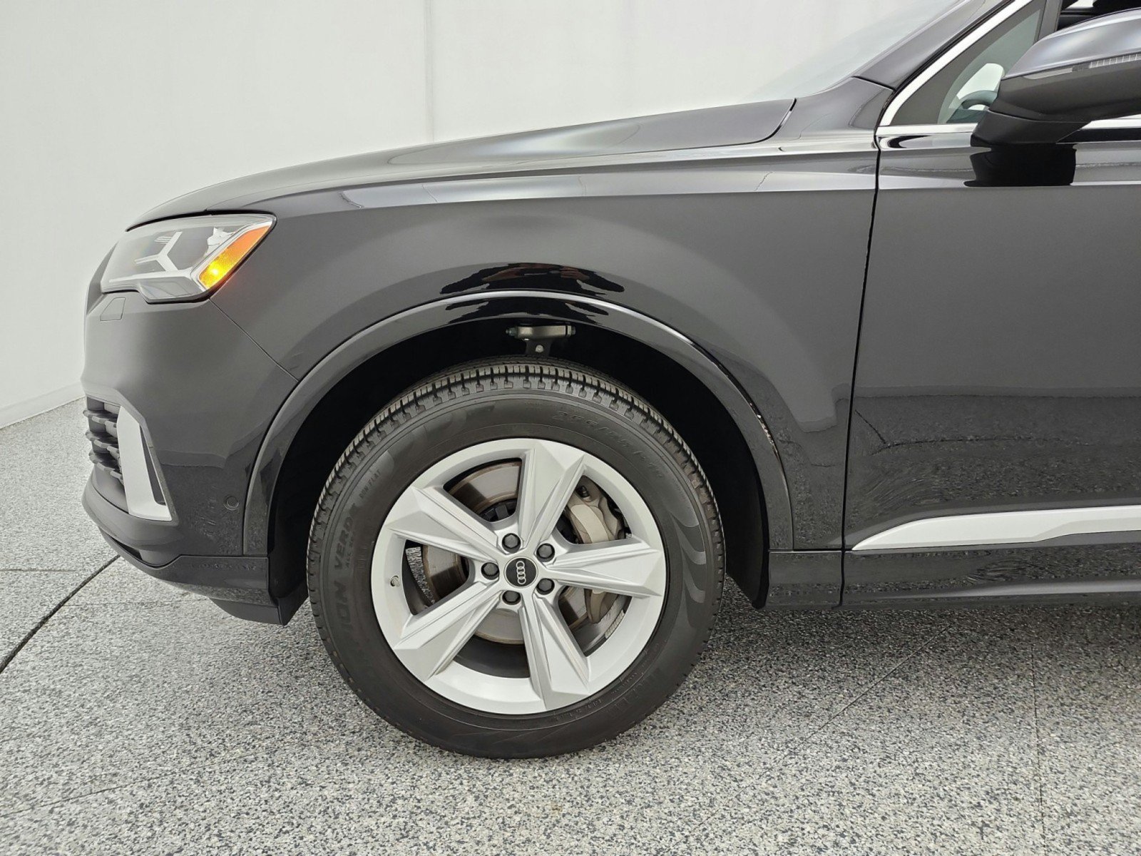 Used 2023 Audi Q7 2.0T Premium w/ Convenience Package AWD/4WD image 17