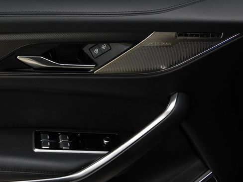 Used 2024 Jaguar F-PACE SVR image 24