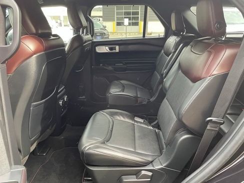 Certified 2020 Ford Explorer Platinum w/ Premium Technology Package AWD/4WD image 43