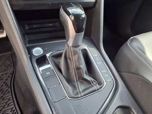 Used 2023 Volkswagen Tiguan SE R-Line FWD image 22